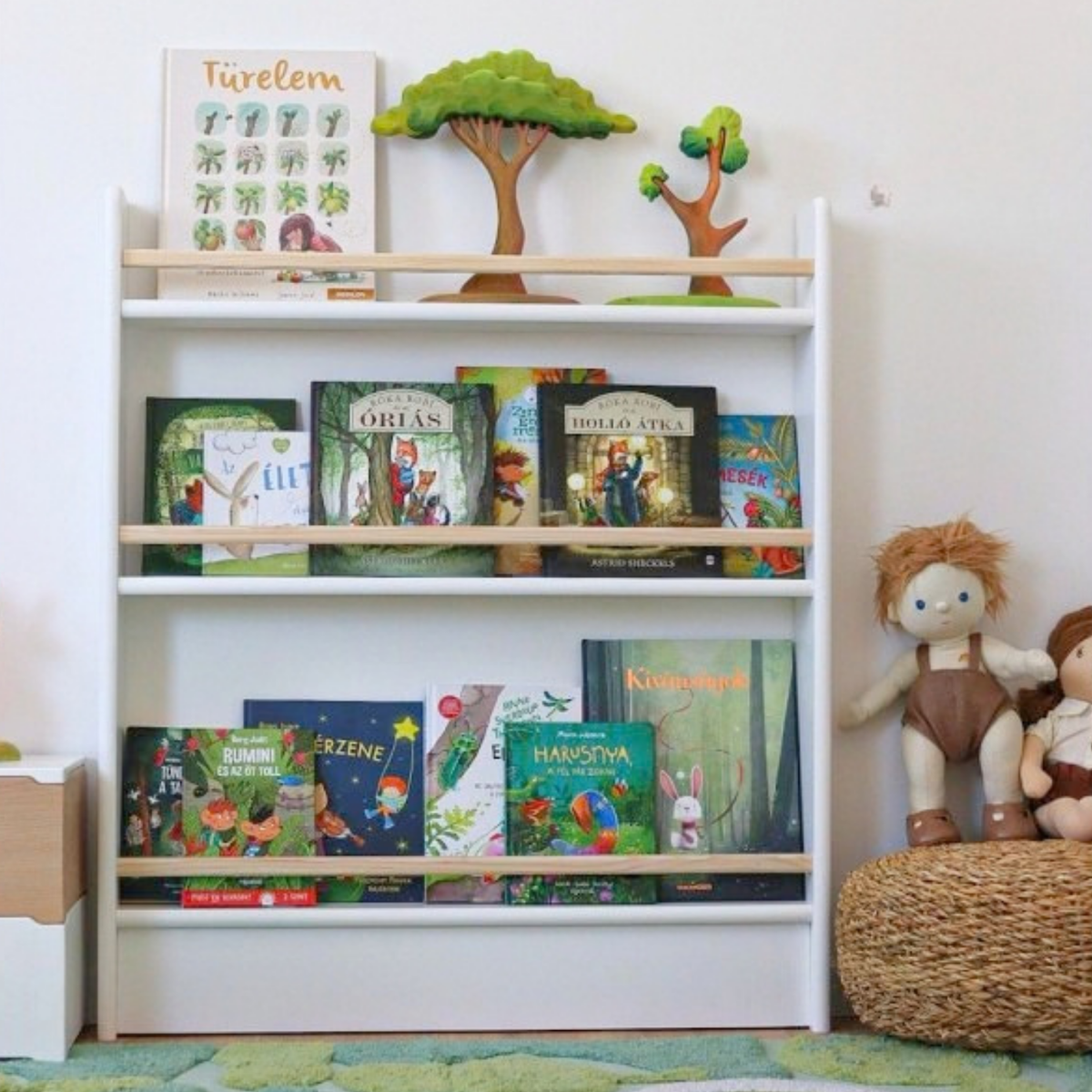Kleines Montessori Bücherregal – aus massivem Kiefernholz 80×92×12 cm