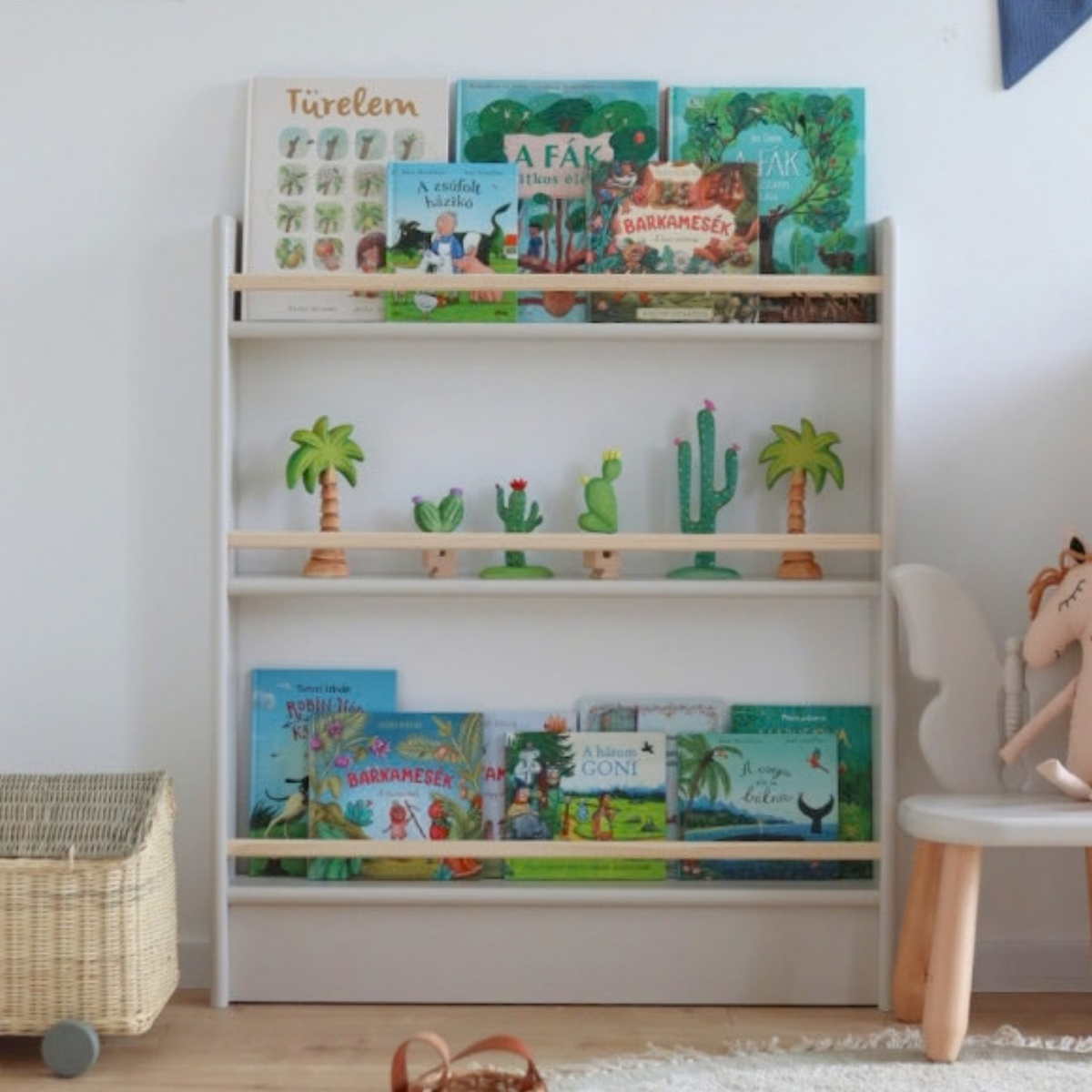 Kleines Montessori Bücherregal – aus massivem Kiefernholz 80×92×12 cm