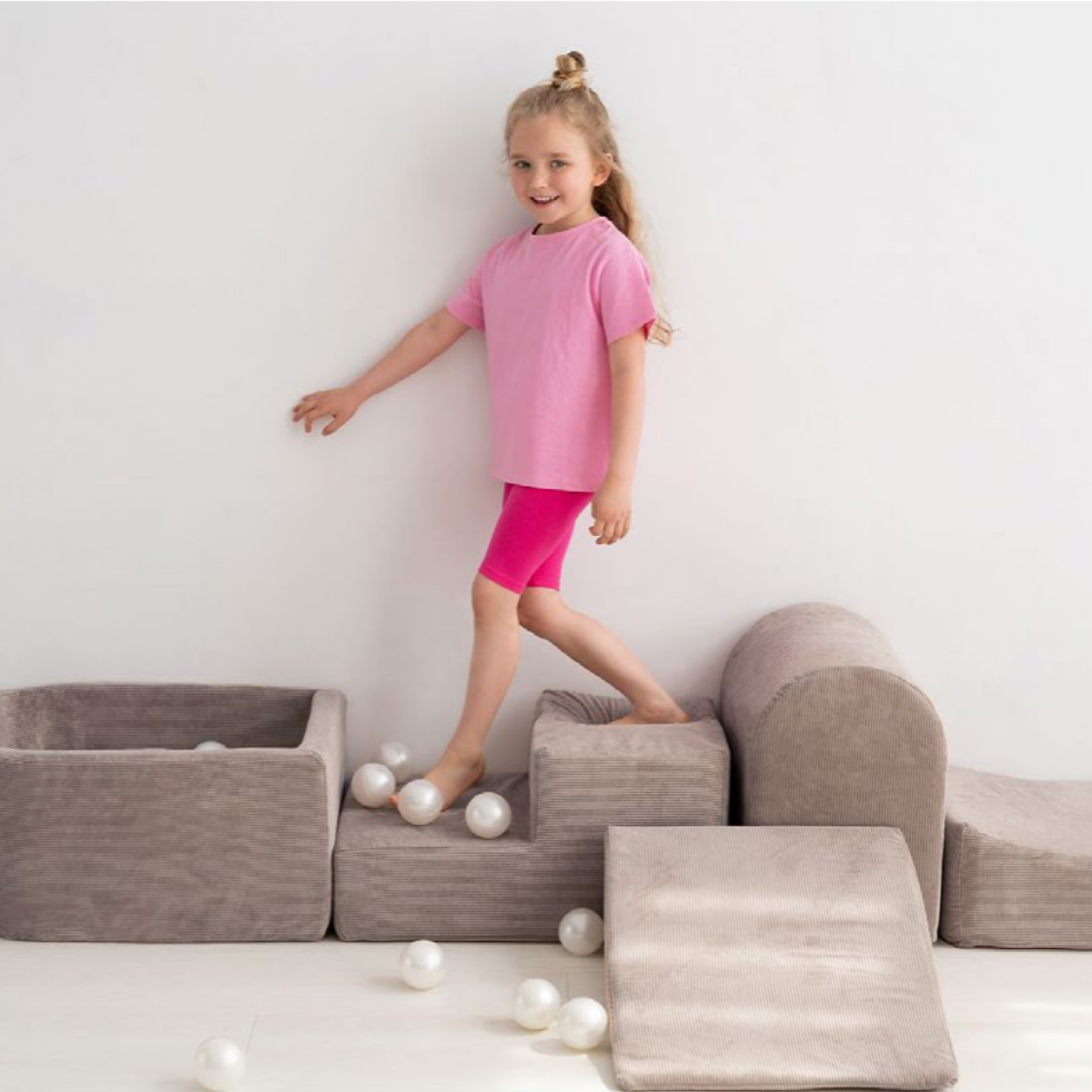 "Mini Castle" Indoor Spielplatz-Set mit Mini-Bällebad & 100 Bällen