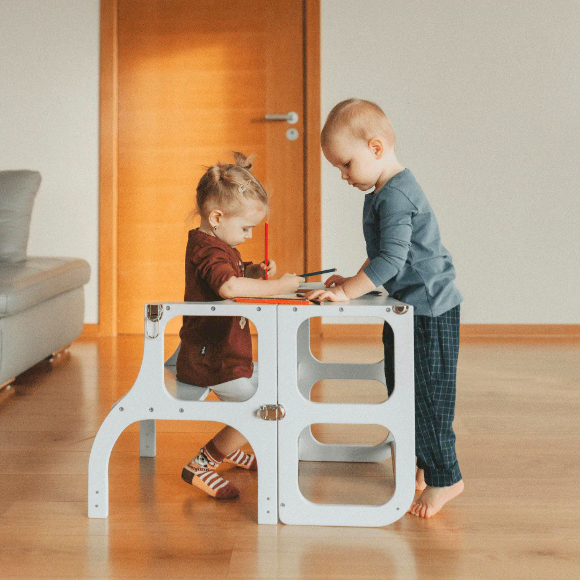 STEP’n’SIT® – Montessori Lernturm & Tisch 2-in-1 aus Holz