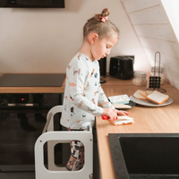 STEP’n’SIT® – Montessori Lernturm & Tisch 2-in-1 aus Holz