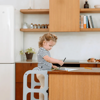 STEP’n’SIT® – Montessori Lernturm & Tisch 2-in-1 aus Holz