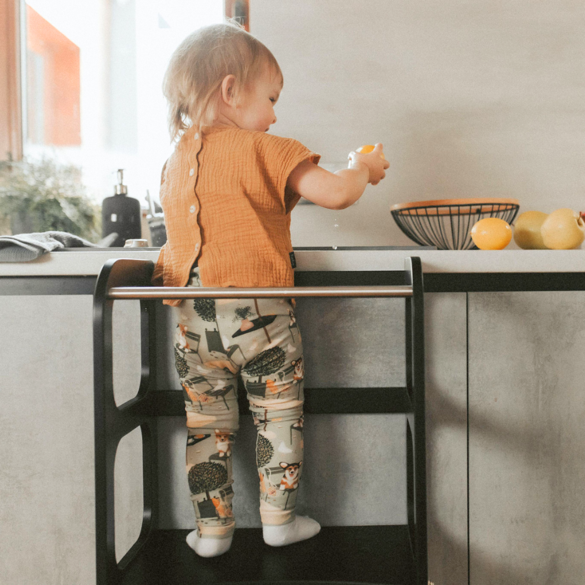 STEP’n’SIT® – Montessori Lernturm & Tisch 2-in-1 aus Holz