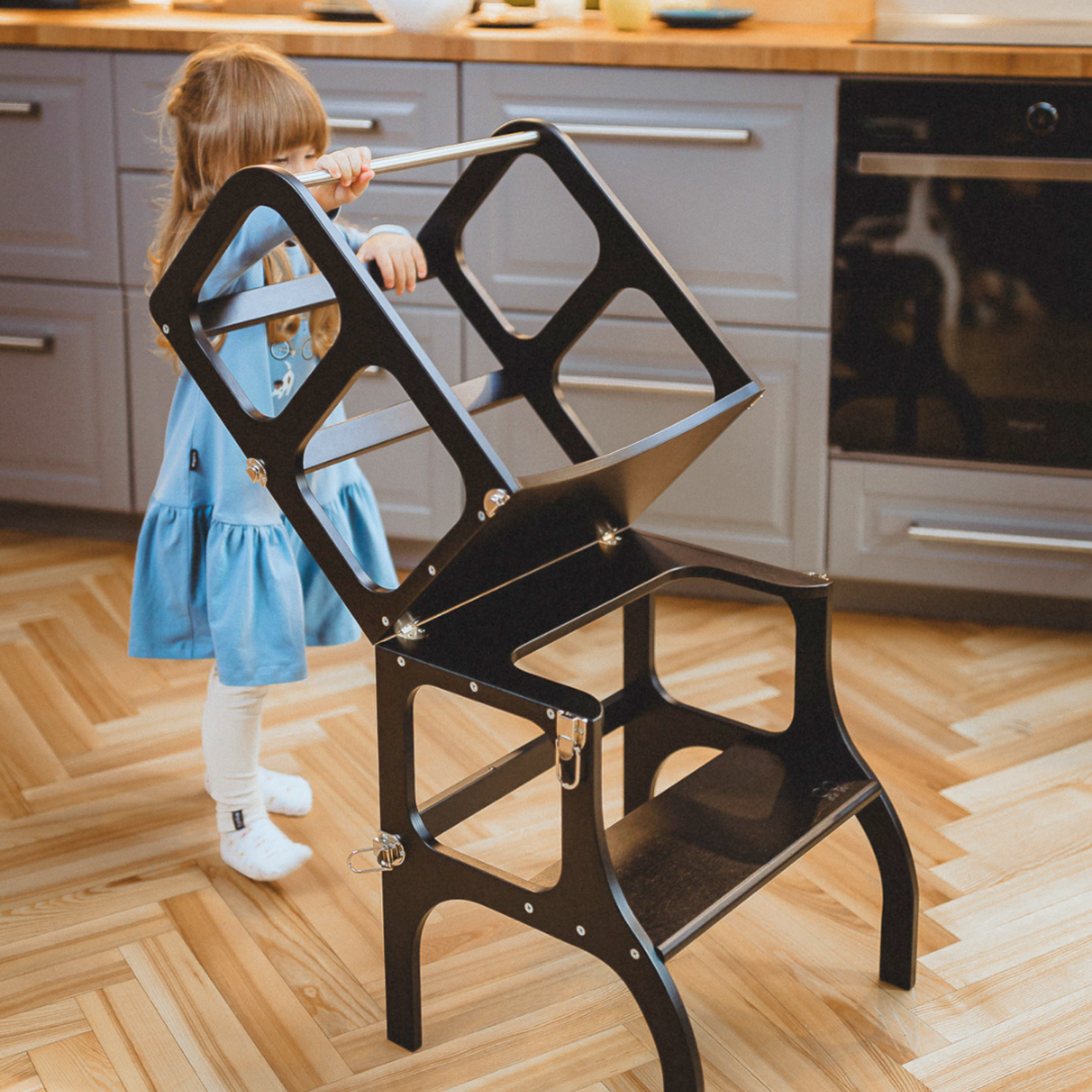 STEP’n’SIT® – Montessori Lernturm & Tisch 2-in-1 aus Holz