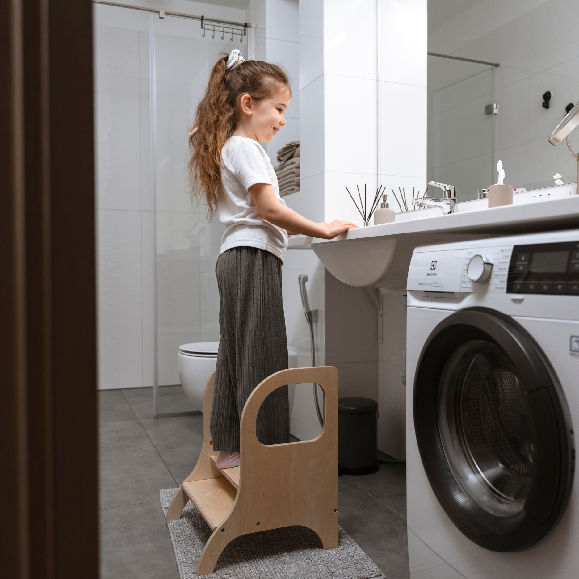 MIIMO® – Höhenverstellbarer Montessori Tritthocker aus Holz