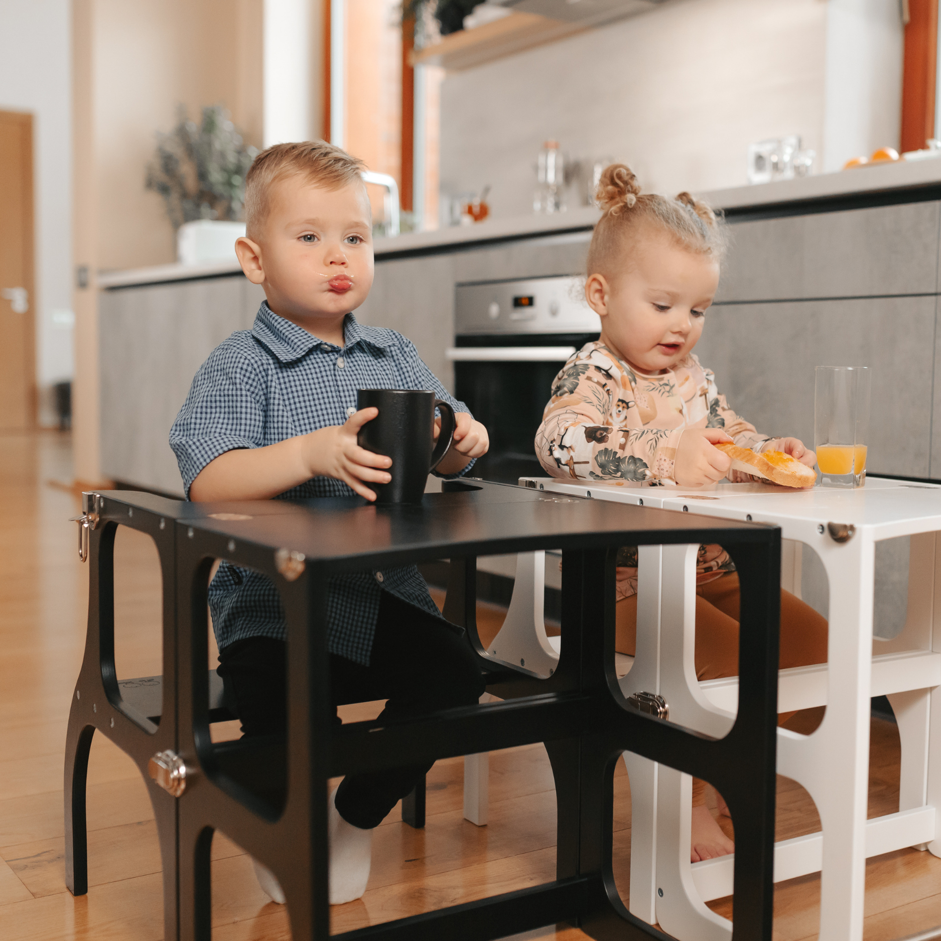 STEP’n’SIT® – Montessori Lernturm & Tisch 2-in-1 aus Holz