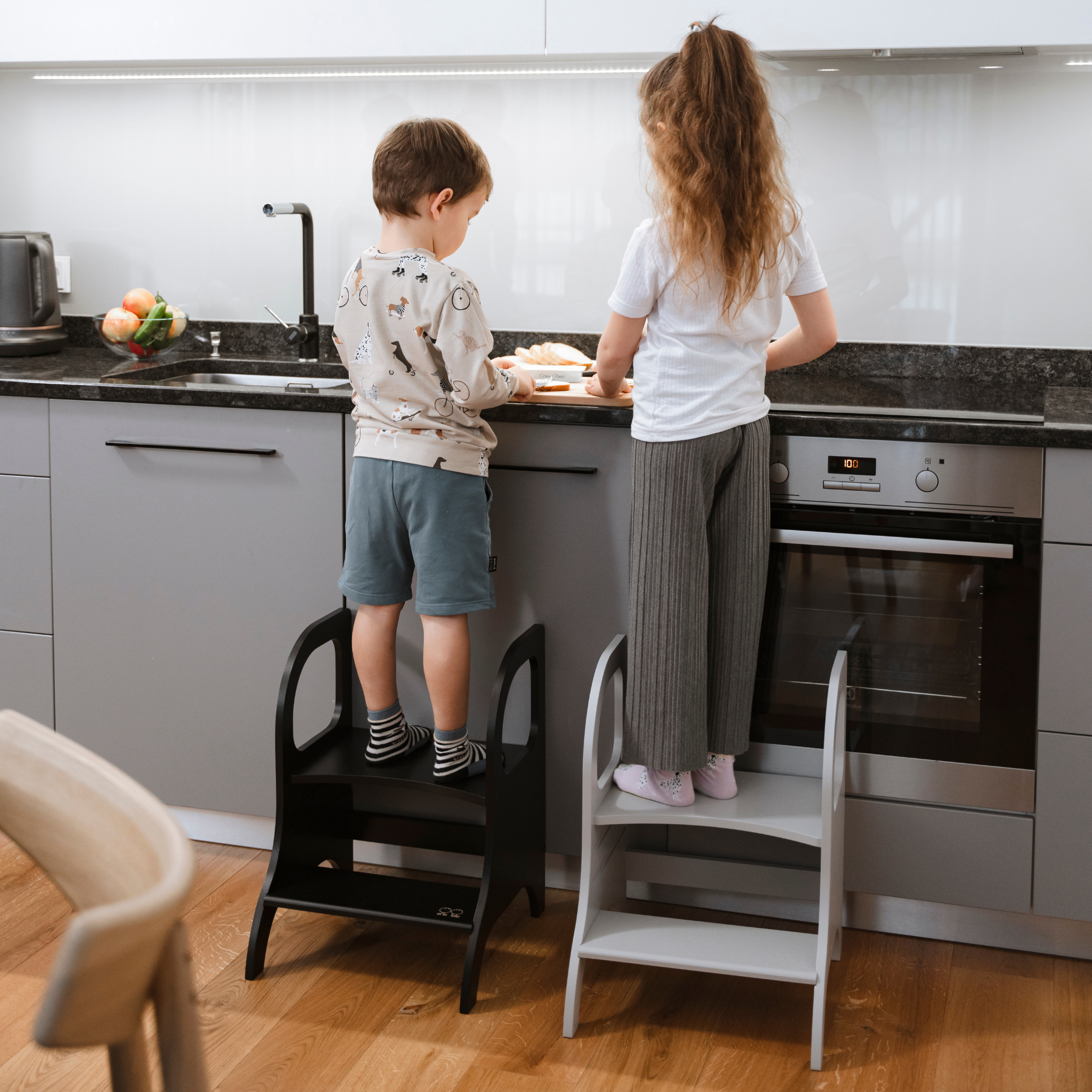 MIIMO® – Höhenverstellbarer Montessori Tritthocker aus Holz
