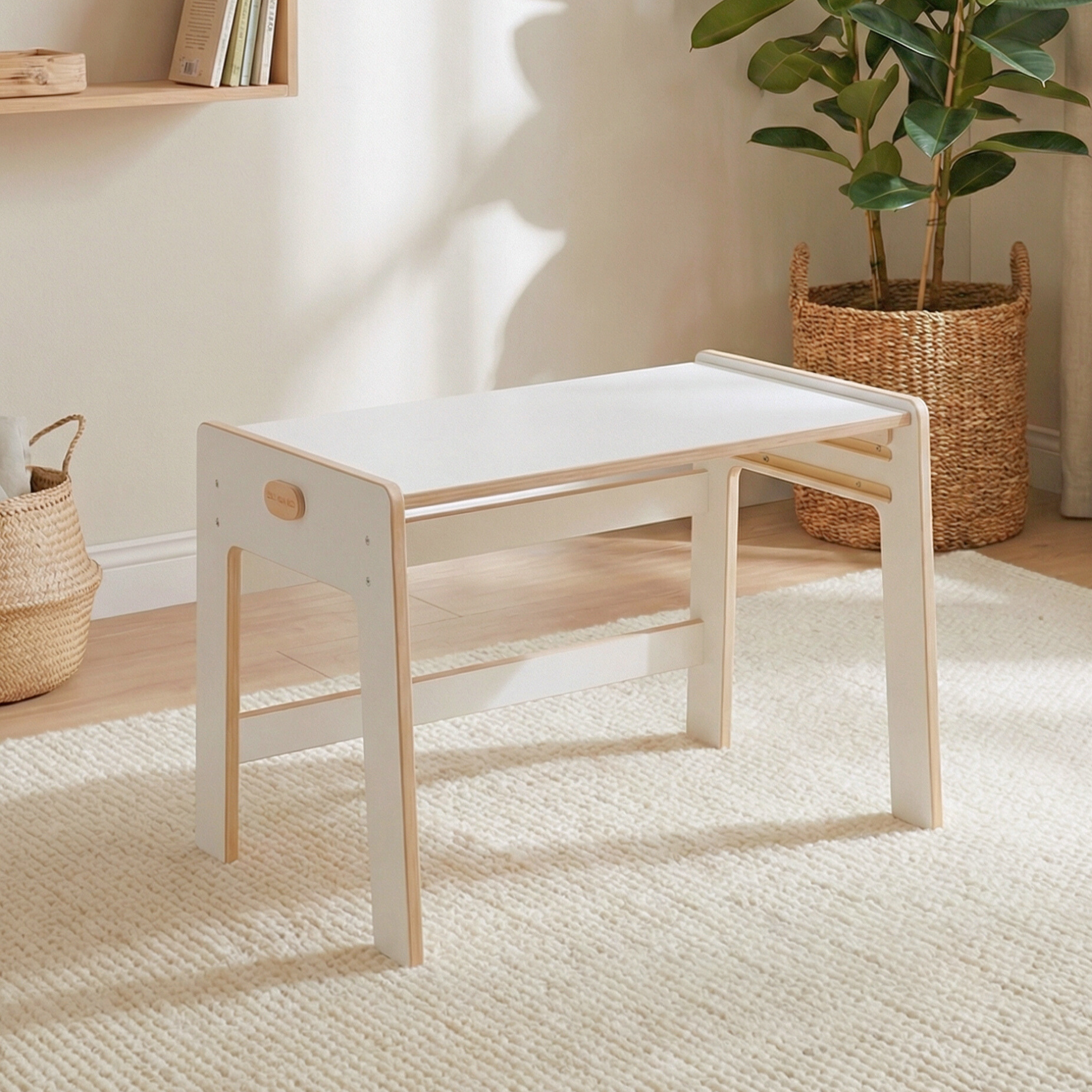 "Smart Desk" Kindertisch aus Holz – Montessori Design