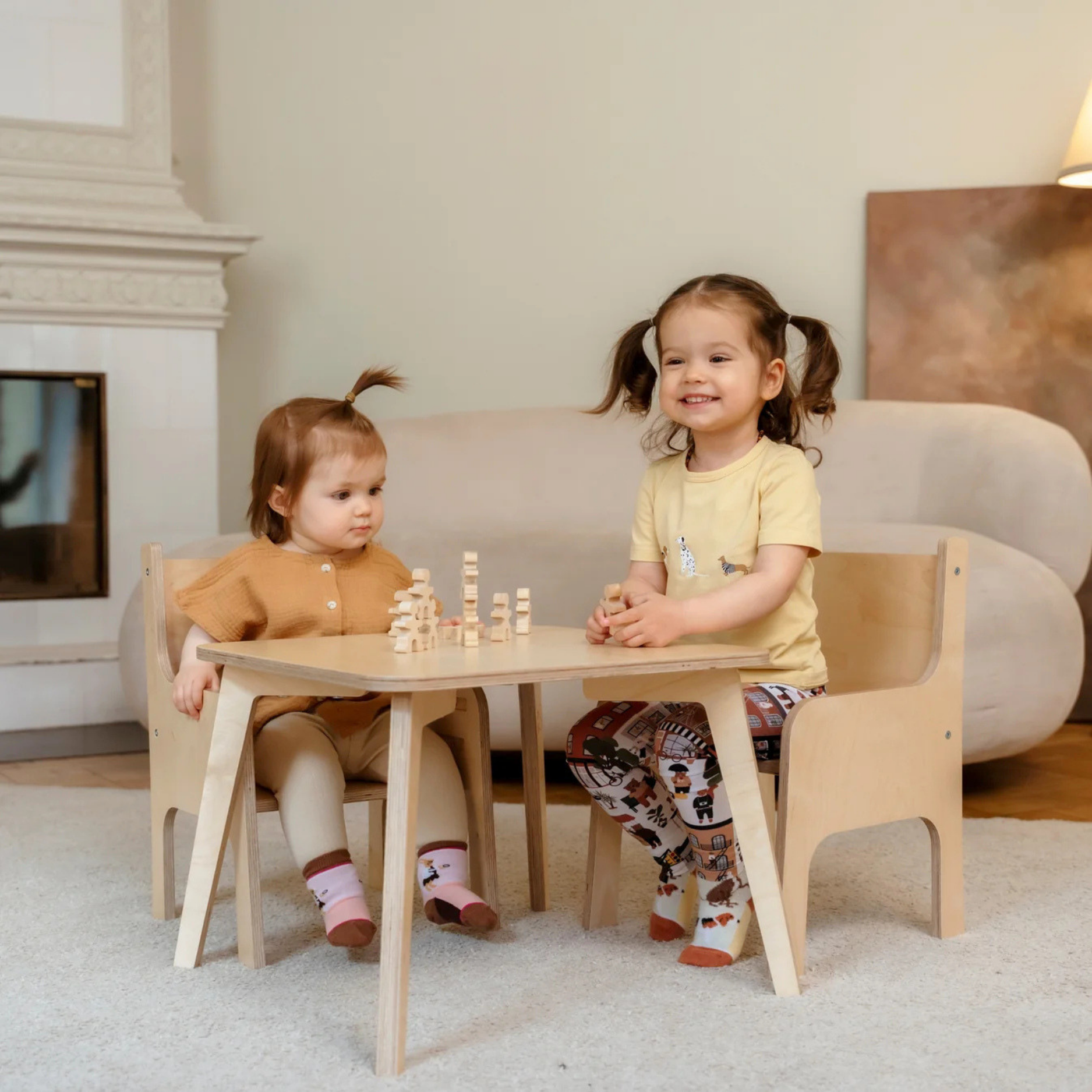 Tulla® Kindertisch – Mitwachsender Montessori Tisch aus Holz