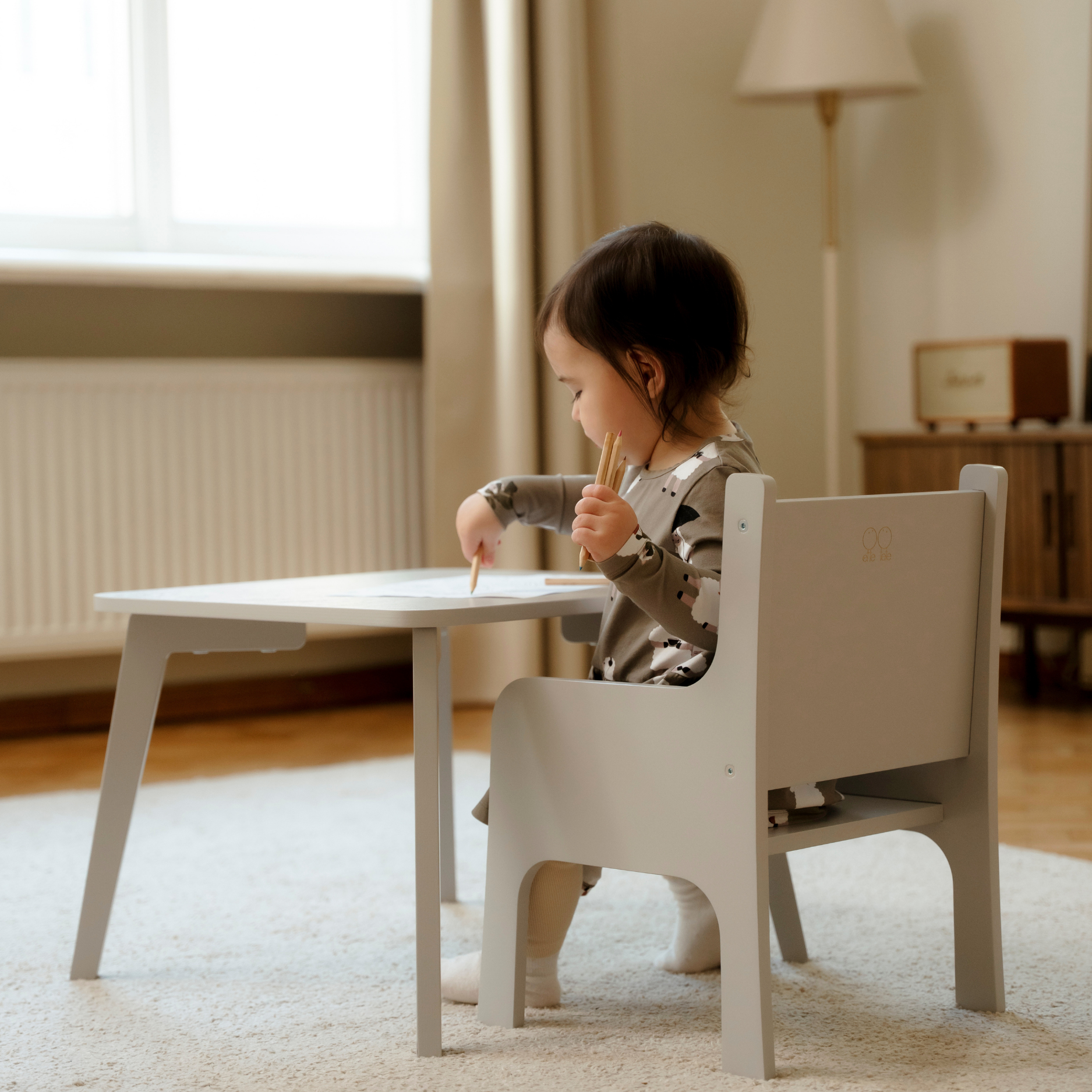 Tulla® Kindertisch – Mitwachsender Montessori Tisch aus Holz