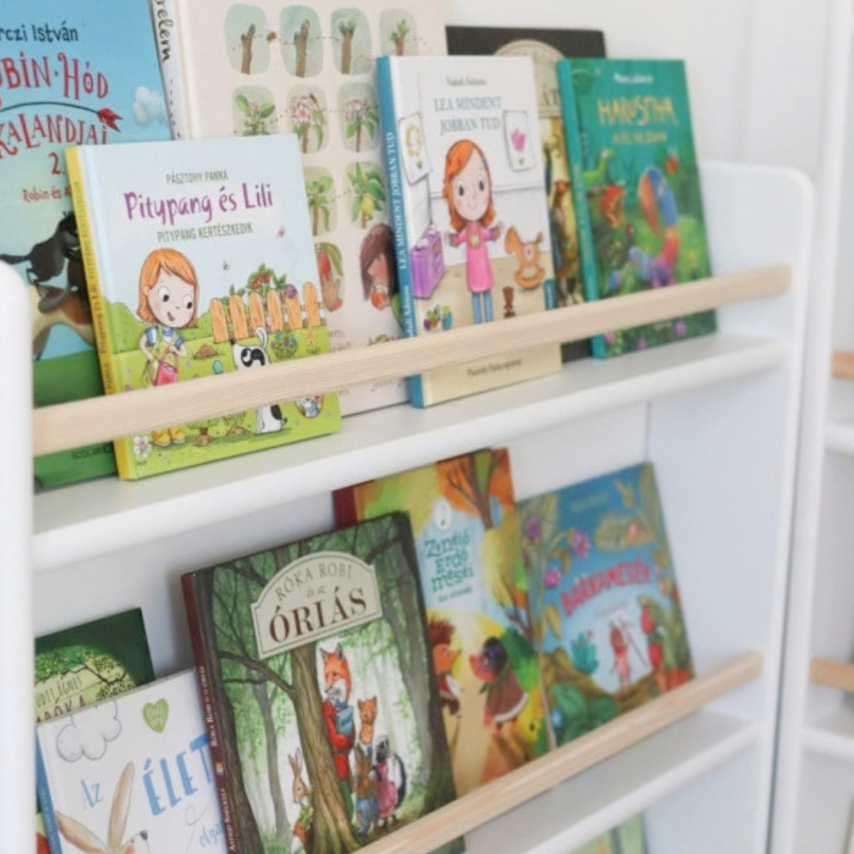 Kleines Montessori Bücherregal – aus massivem Kiefernholz 80×92×12 cm