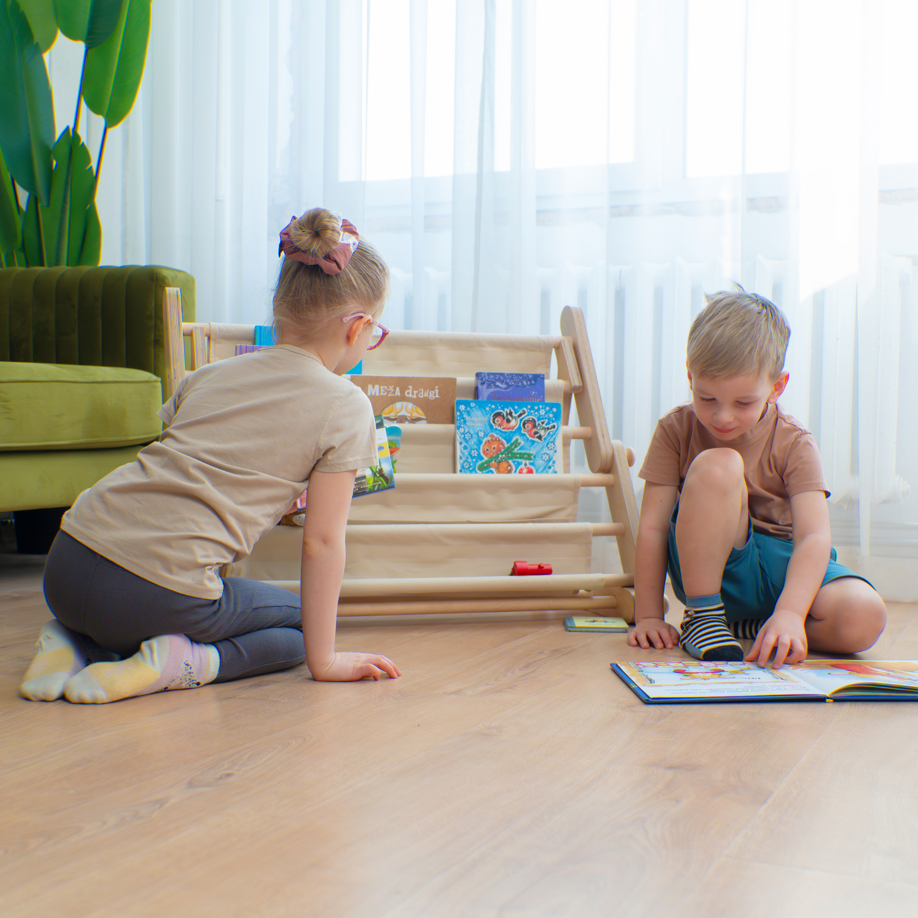 Montessori Bücherregal – Erweiterung für Kletterrahmen MOPITRI® & FIPITRI®