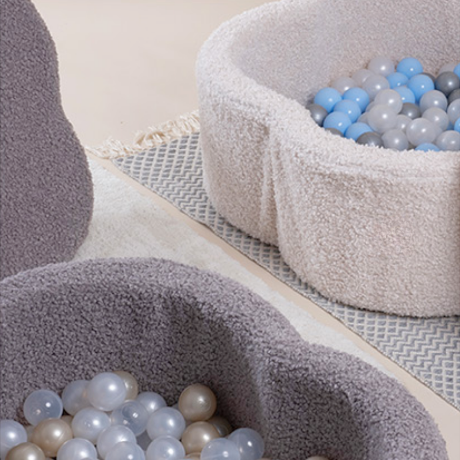 "Woolly Bloom" Bällebad 95x30cm mit 200 Bällen