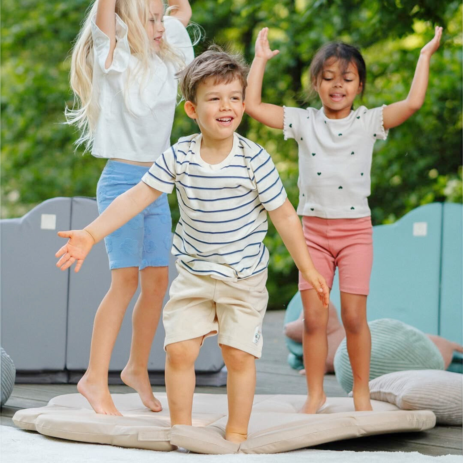 "Sunny Bloom" wasserfeste Spielmatte 115x115x5cm